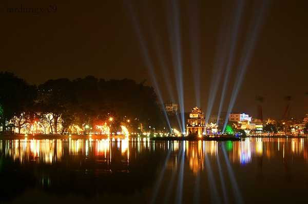 12 điểm check-in lí tưởng ở Sài Gòn và Hà Nội mùa Giáng sinh