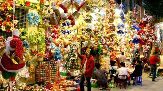 12 điểm check-in lí tưởng ở Sài Gòn và Hà Nội mùa Giáng sinh