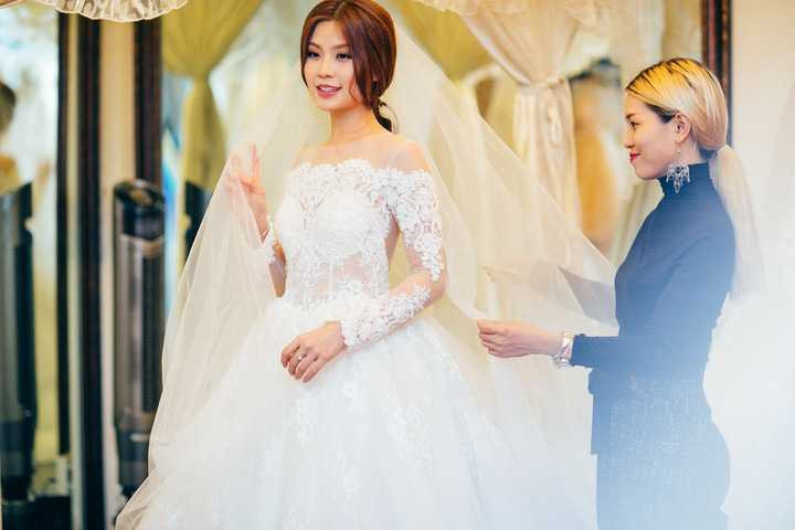 Hiện tại mọi công việc hầu hết đã được cô và ông xã lo lắng chu toàn, Diễm Trang rất vui vì hôn lễ cô có rất nhiều bạn bè ở xa nhưng vẫn sắp xếp về Việt Nam để tham dự. 