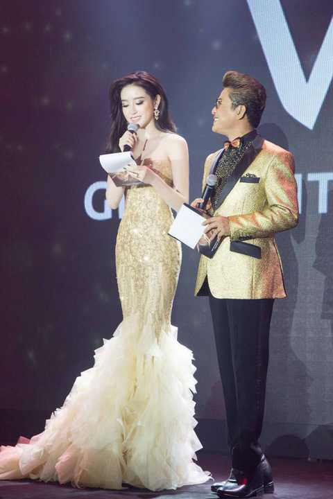 Nhờ sự chuẩn bị kỹ lưỡng, Á hậu Việt Nam hoàn thành tốt vai trò MC và nhận được nhiều lời khen về cách dẫn dắt trôi chảy, duyên dáng của mình. Cô còn trổ tài giao lưu với khán giả và cùng MC Thanh Bạch mang đến không khí vui vẻ cho chương trình.