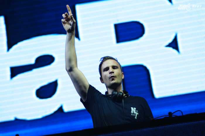 Những bản mix của Marlo xuất hiện ngay trước phần biểu diễn của Armin - Ảnh: Tùng Đinh