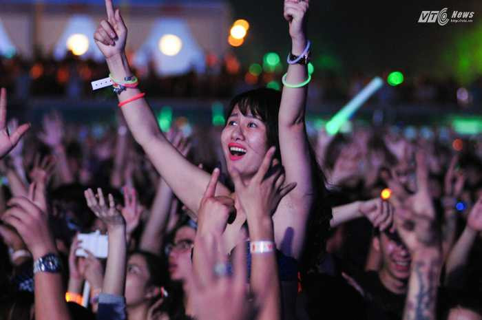 Trong đó có những khán giả rất cuồng nhiệt và hết mình với âm nhạc mà DJ số 1 thế giới đem lại - Ảnh: Tùng Đinh