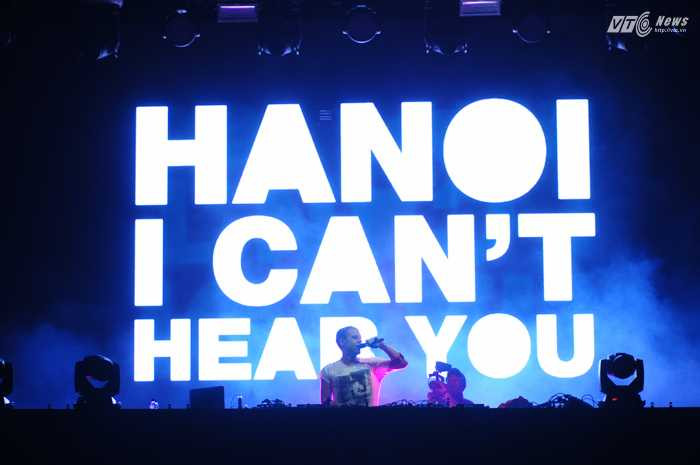 Trong hai tiếng đồng hồ, Armin đã chơi nhiều ca khúc nằm trong album mới nhất của anh như Embrace, Another You, Strong Ones hay Make it Right - Ảnh: Tùng Đinh