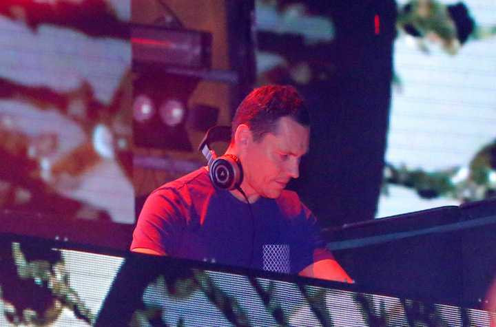 Được mong chờ nhất trong suốt sự kiện lần này là màn xuất hiện của DJ Tiesto. Anh đã thổi bùng không khí đêm tiệc bằng loạt hit bất hủ của mình như Lethal Industry, Love Come Agian, Adagio For Strings... cùng ca khúc hit mới nhất của Adele là Hello. 