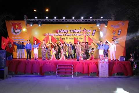 Các phần trình diễn hấp dẫn từ Các nhóm tuyên truyền ca khúc Cách Mạng