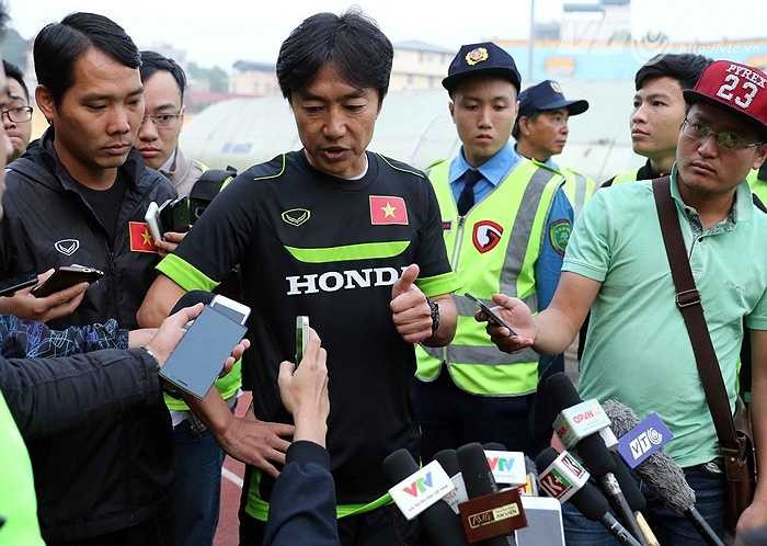 HLV Miura có lý khi bổ sung thể lực cho cầu thủ VN