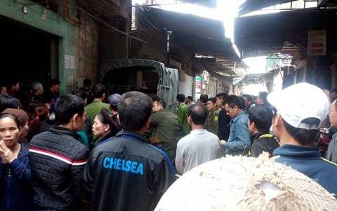 Không mở cửa phòng cho bạn, nam thanh niên bị đâm chết