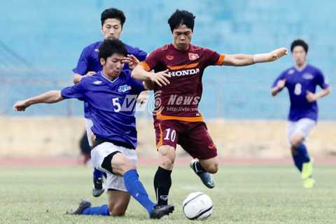 Công Phượng bị theo rất sát (Ảnh: Quang Minh) Công Phượng bị theo rất sát (Ảnh: Quang Minh)