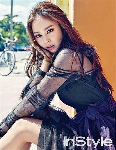 Khá bất ngờ khi biểu tượng sắc đẹp Hàn - Kim Tae Hee chỉ dừng ở số 12 trong dàn sao nữ.