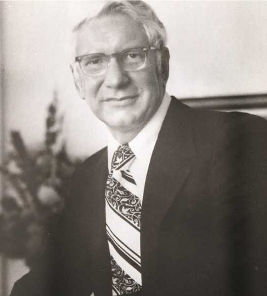 Tỷ phú chưa học hết trung học