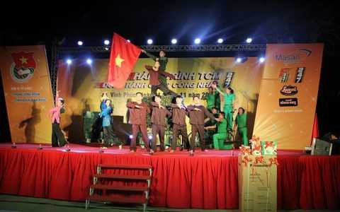 Những ca khúc cách mạng được thể hiện hết sức hào hùng