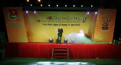 Tiết mục của các ca sỹ nổi tiếng như Hoàng Hải làm không khí càng về khuya càng thêm “nóng” lên