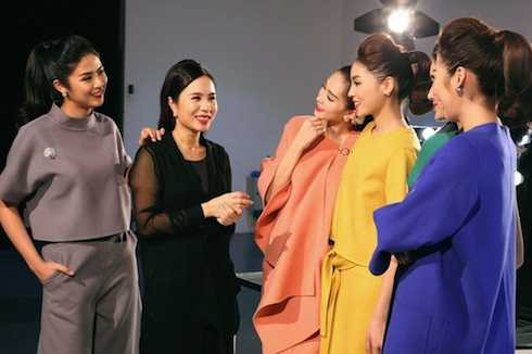 Bà Lưu Nga ra tận trường quay để chỉ đạo ý tưởng thực hiện cho bộ hình này