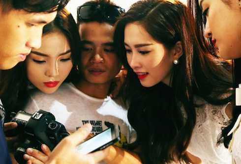 Các người đẹp và nhiếp ảnh gia Tang Tang.