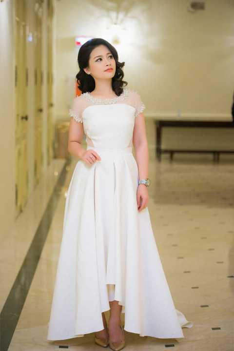 Vừa trải qua những ngày ốm do quá bận rộn những ngày cuối năm, Dương Hoàng Yến chia sẻ: Tôi không bỏ qua bất cứ show nào trong mùa cuối năm, dù vì lý do riêng tư hoặc ốm, vì như thế là mình có trách nhiệm với khán giả, với sân khấu mà mình xuất hiện, mọi thử thách càng làm tôi yêu mến thêm đam mê âm nhạc của mình.