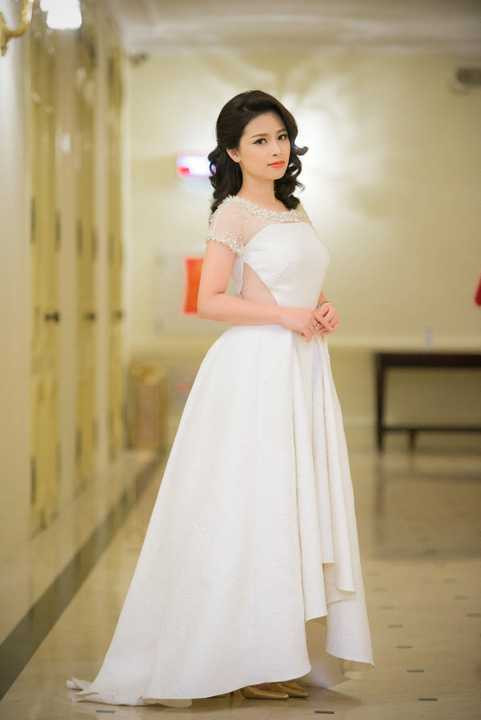 Vừa trải qua những ngày ốm do quá bận rộn những ngày cuối năm, Dương Hoàng Yến chia sẻ: "Tôi không bỏ qua bất cứ show nào trong mùa cuối năm, dù vì lý do riêng tư hoặc ốm, vì như thế là mình có trách nhiệm với khán giả, với sân khấu mà mình xuất hiện, mọi thử thách càng làm tôi yêu mến thêm đam mê âm nhạc của mình".