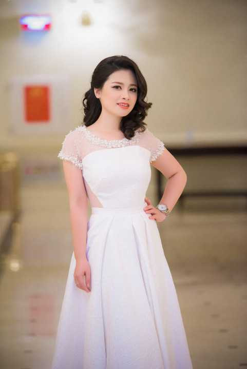 Vừa trải qua những ngày ốm do quá bận rộn những ngày cuối năm, Dương Hoàng Yến chia sẻ: "Tôi không bỏ qua bất cứ show nào trong mùa cuối năm, dù vì lý do riêng tư hoặc ốm, vì như thế là mình có trách nhiệm với khán giả, với sân khấu mà mình xuất hiện, mọi thử thách càng làm tôi yêu mến thêm đam mê âm nhạc của mình".