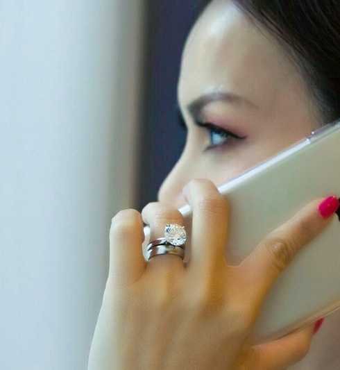 Em gái Cẩm Ly khoe nhẫn kim cương chỉ có 2 chiếc trên thế giới