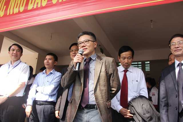 GS Ngô Bảo Châu trong 'vòng vây' sinh viên ĐH Vinh