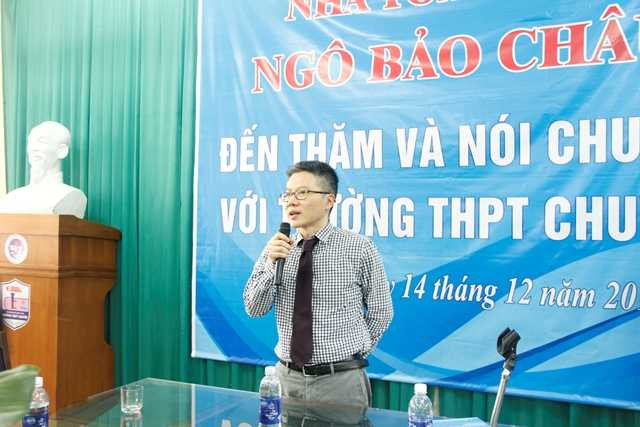GS Ngô Bảo Châu trong 'vòng vây' sinh viên ĐH Vinh