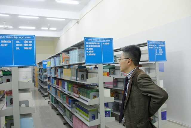 GS Ngô Bảo Châu trong 'vòng vây' sinh viên ĐH Vinh