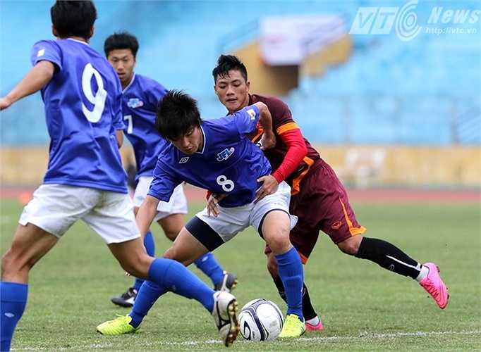 Lâm Ti Phông tỏ ra rất ăn ý khi đá cặp cùng Tuấn Tài thay vì Công Phượng.