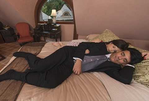 Người làm nghề ngủ ôm phải đối mặt với nhiều tin đồn không hay nhưng bù lại họ có được mức thu nhập khá ổn 