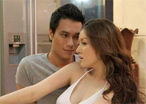 Tuy nhiên phải đến khi dính scandal tình ái với diễn viên Việt Anh, Lý Nhã Kỳ mới thực sự thu hút sự chú ý của dư luận