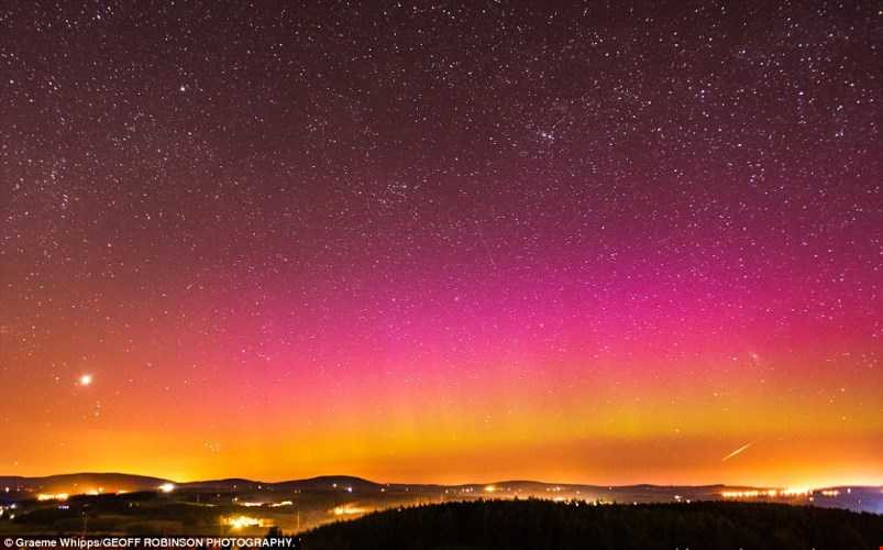 Hình ảnh tuyệt đẹp của mưa sao băng Lyrids ở Pitcaple, Aberdeenshire, Anh