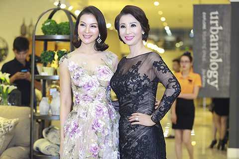 MC Thanh Mai (bên trái) cùng góp mặt trong sự kiện đình đám này.