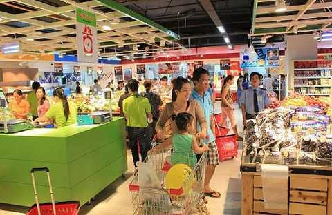 Hàng hóa trong siêu thị được bài trí khoa học, lối đi giữa các quầy hàng siêu rộng rãi, hệ thống chiếu sáng hài hòa và nhiệt độ luôn được điều chỉnh để mang lại cảm giác thoải mái nhất cho khách mua sắm. Hàng hóa trong siêu thị được bài trí khoa học, lối đi giữa các quầy hàng siêu rộng rãi, hệ thống chiếu sáng hài hòa và nhiệt độ luôn được điều chỉnh để mang lại cảm giác thoải mái nhất cho khách mua sắm.