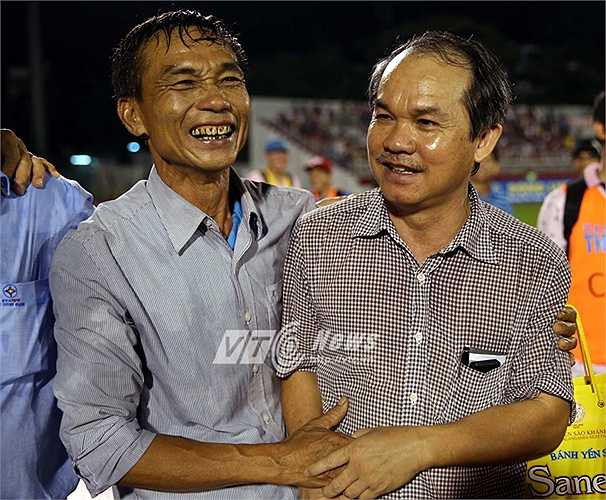 Bầu Đức và bố Công Phượng trong ngày U21 HAGL vô địch