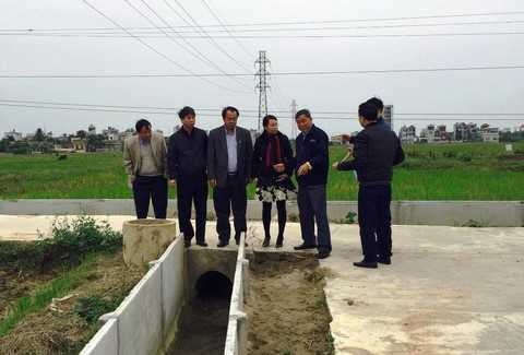 Sáng 16/12, ông Maykong Phonephommavong - Cục trưởng Cục thủy lợi và ông Vinvilay Sayaphone- Phó vụ trưởng Vụ hợp tác quốc tế Bộ Nông lâm nghiệp CHDCND Lào đến thăm, học tập kinh nghiệm về các sản phẩm thủy lợi tại nhà máy Busadco ở Thái Bình. Sáng 16/12, ông Maykong Phonephommavong - Cục trưởng Cục thủy lợi và ông Vinvilay Sayaphone- Phó vụ trưởng Vụ hợp tác quốc tế Bộ Nông lâm nghiệp CHDCND Lào đến thăm, học tập kinh nghiệm về các sản phẩm thủy lợi tại nhà máy Busadco ở Thái Bình.