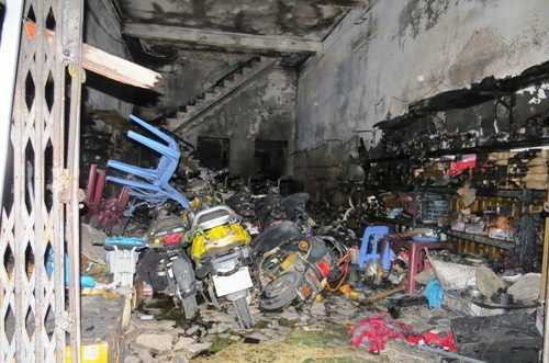 Nhiều xe đập điện chủ cửa hàng mới nhập cháy chơ khung - Ảnh Giang Chinh