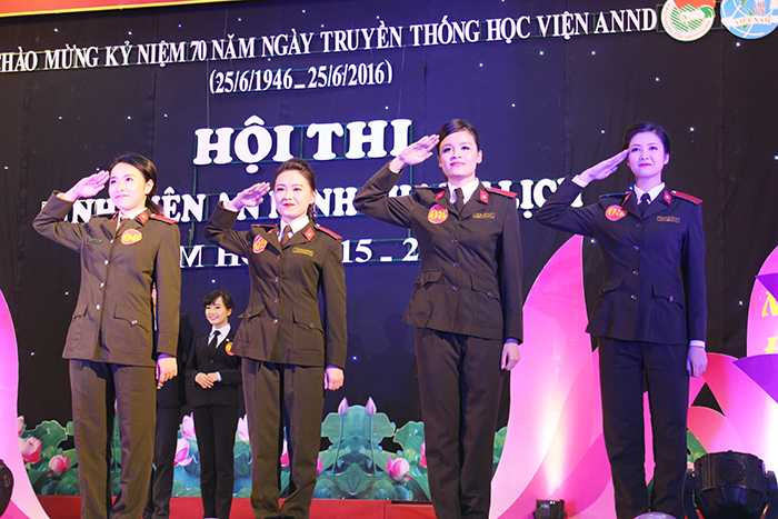 Học viên tài sắc trường An ninh khỏe khoắn trong trang phục ngành