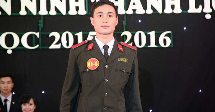 Giàng A Vàng hiện là sinh viên năm 2, lớp B4D46. Chàng trai có năng khiếu thổi sáo, võ thuật