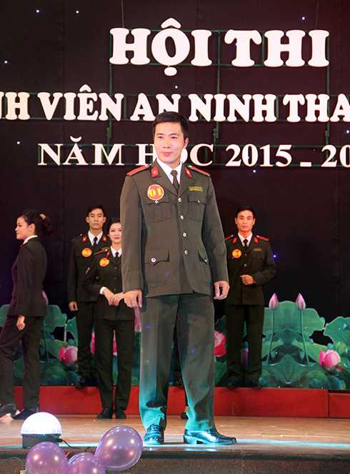 Nguyễn Minh Đức - sinh năm 1982 là sinh viên lớp B2 Văn bằng 2, K13