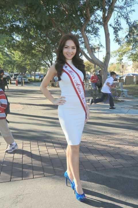 Mới đây, HH Jennifer Chung tiếp tục thử sức mình với cuộc thi Miss California Usa 2016 và đã dành được giải thưởng Miss People’s Choice, một giải thưởng mà chưa có bất kì cô gái Việt nào chạm đến tại cuộc thi này.