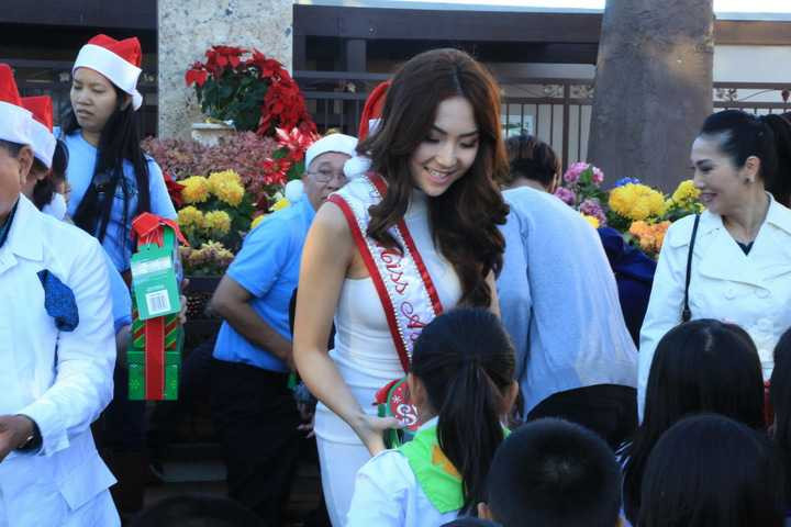 HH Jennifer Chung chia sẻ : “Vì tôi không có một tuổi thơ vui vẻ với những ngày lễ nên tôi hiểu rất rõ cái cảm giác thèm quà khi Giáng Sinh đến gần, chính vì vậy tôi chỉ muốn góp chút công sức nhỏ bé của mình để mang lại niềm vui cho các em nhỏ, và đó cũng chính là niềm vui của tôi trong cuộc sống này”.