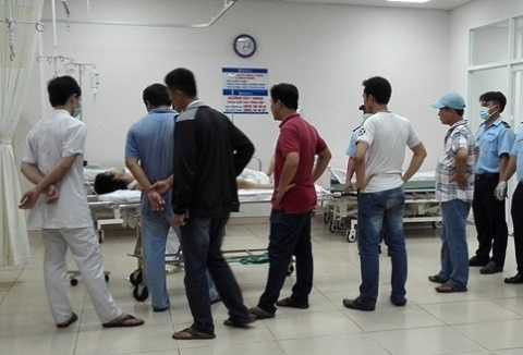 Kẻ ngáo đá đập phá ngân hàng tiếp tục 'quậy' bác sỹ trong bệnh viện