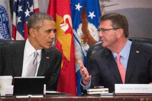 Tổng thống Mỹ Barack Obama và Bộ trưởng Quốc phòng Ashton Carter