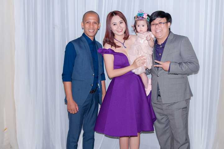 Cả hai diễn viên Gia Bảo và Thanh Hiền đều rất yêu thương con gái dành những điều tốt nhất cho con. Gia Bảo chia sẻ: “Hôm nay buổi tiệc thôi nôi Grammy rất vui, rất ấm áp tình gia đình cùng người thân và những bạn bè đồng nghiệp thân thiết nhất...quý lắm cái tình cảm này...sẽ nhớ hết từng người để sau này đáp lễ lại...cám ơn mọi người rất nhiều