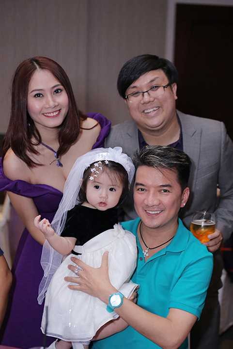 Ca sĩ Đàm Vĩnh Hưng chúc mừng vợ chồng diễn viên Gia Bảo