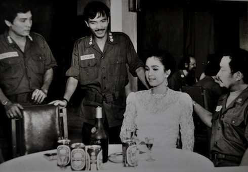 Diễm My trong một bộ phim với Thương Tín.