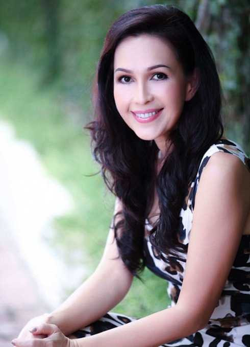 Diễm My trở lại với hình ảnh người phụ nữ thành đạt.