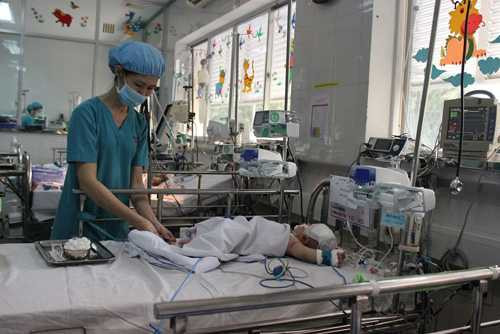 Sức khỏe bé trai bị đâm xuyên não sau cuộc đại phẫu thuật lần 2