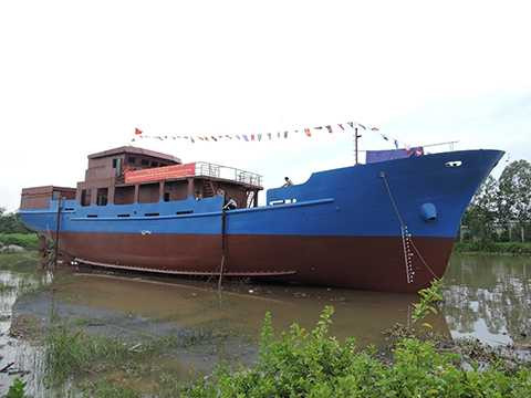 Hạ thủy, tàu hậu cần, nghề cá, tàu vỏ thép, ngư dân Lý Sơn