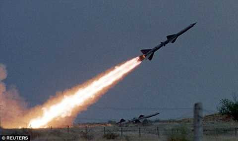 Tên lửa Nga lạc đường làm hư hại nhà dân 