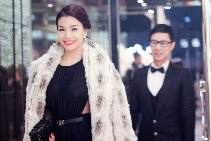Vừa qua, Trà Ngọc Hằng và MC Anh Quân đã sánh bước cùng nhau tới tham dự sự kiện lớn Society lauching show của tập đoàn JNU Global, một tập đoàn về thương mại và giải trí hàng đầu Hàn Quốc, với tư cách gương mặt đại diện tại thị trường Việt Nam.