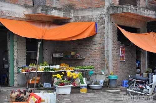 Biệt thự tiền tỷ bỏ hoang thành nơi rửa xe, bán trà đá, thu mua sắt vụn